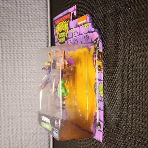 Teenage Mutant Ninja Turtles Mutant Mayhem Scumbug Figure - Picture 3 of 3